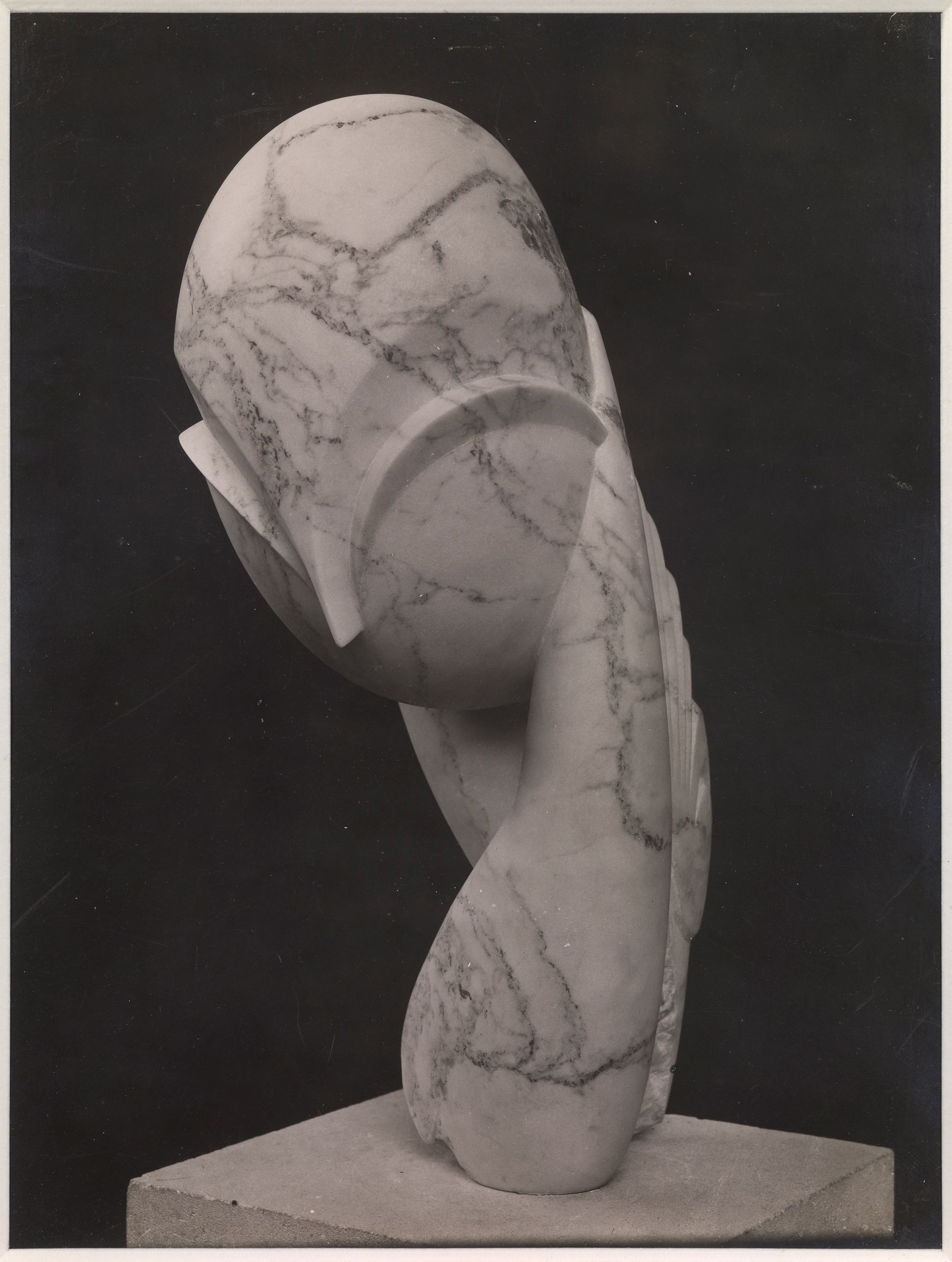 Mlle Pogany 11, vue de trois-quarts *, 1920