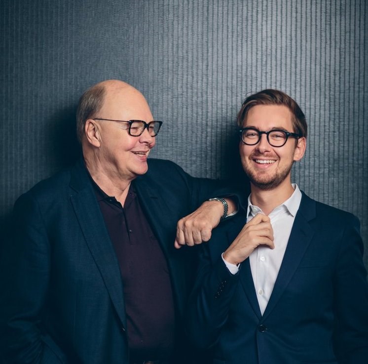 Art Dealing Dynasties